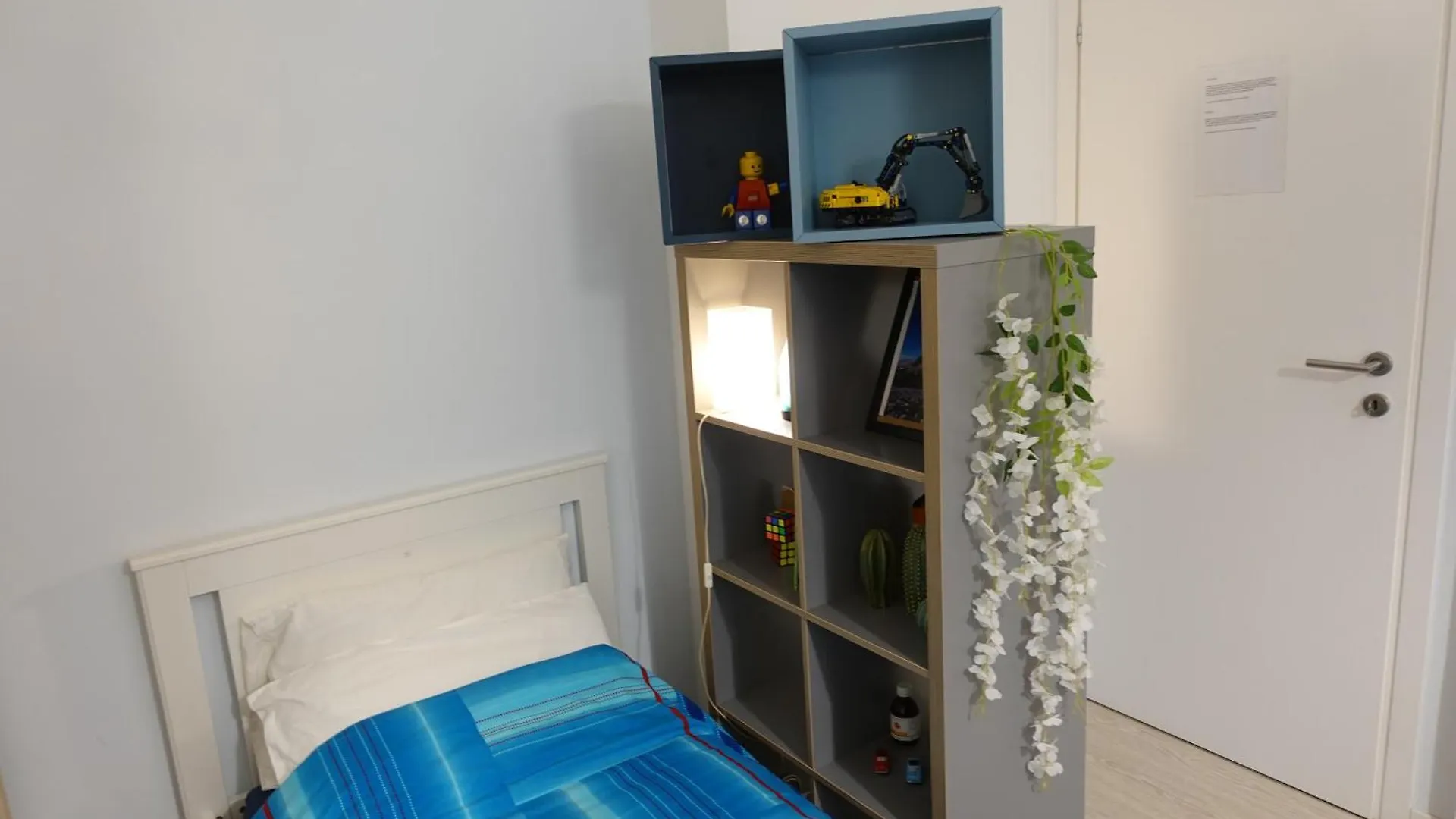 Academia Hotel Cremona Guest house
